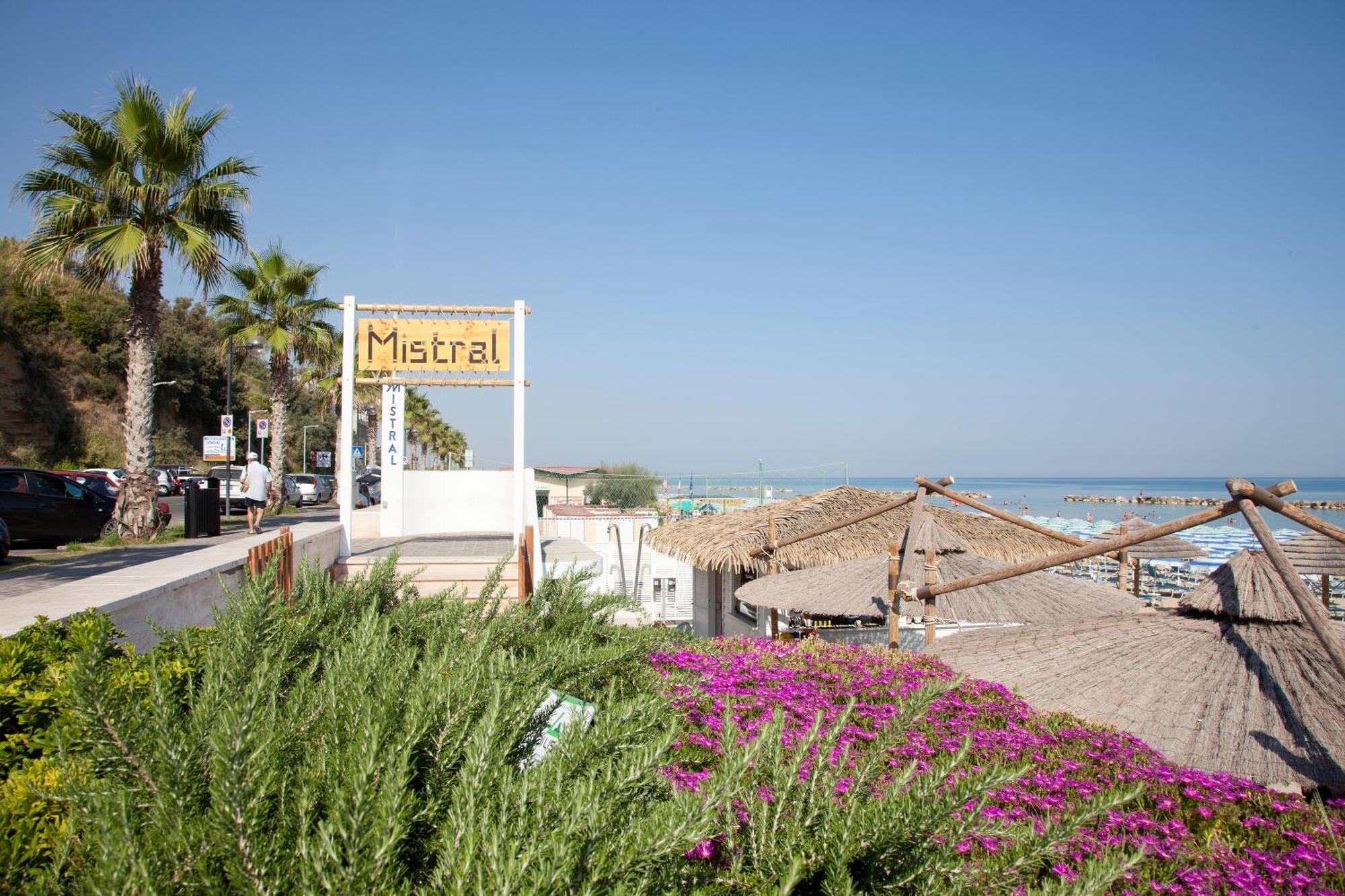 Hotel Mistral Termoli Εξωτερικό φωτογραφία